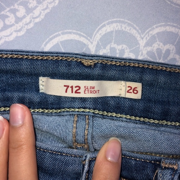 🦋715 LEVI’S DARK WASH JEANS🦋 - Picture 4 of 5